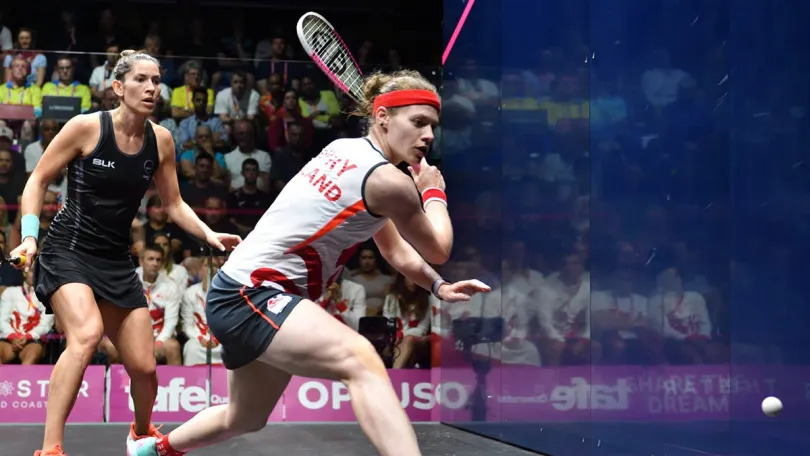 Team England's Sarah Jane Perry (foreground) going in for a shot against Joelle King from New Zealand
