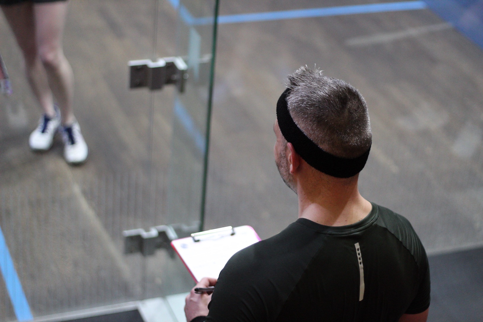 Man refereeing a squash match